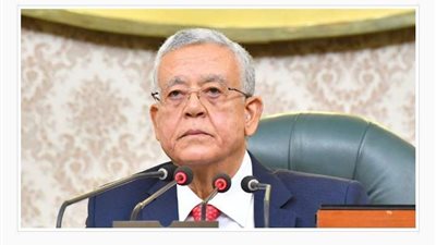 رئيس النواب ناعيا جيهان السادات: نموذج عظيم للمرأة المساندة لزوجها