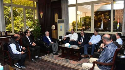 رئيس الهيئة العامة للرعاية الصحية يلتقي بوفد مجلسي النواب والشيوخ بمحافظة الأقصر