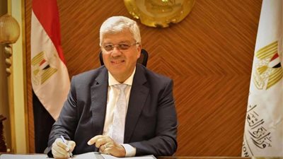 وزير التعليم العالي يعلن صدور عدة قرارات جمهورية بتعيين قيادات جامعية جديدة