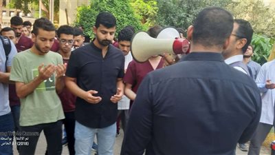 طلاب وأعضاء هيئة تدريس كلية طب أسنان القاهرة يؤدون صلاة الغائب على شهداء قطاع غزة