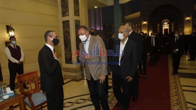 بالصور.. كبار المسؤولين في عزاء السيدة جيهان السادات