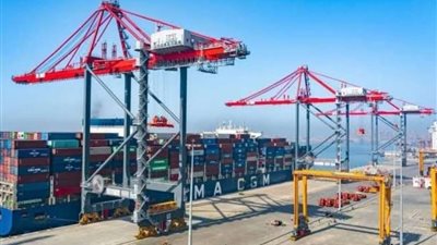 خبير اقتصادي: زيادة رسوم عبور السفن بقناة السويس يُزيد دخل مصر من النقد الأجنبي