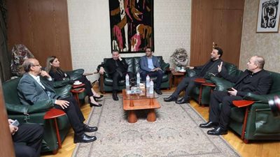 صور| لحظة وصول السفير الفلسطيني بالقاهرة إلى نقابة الصحفيين استعدادًا للقاء المفتوح