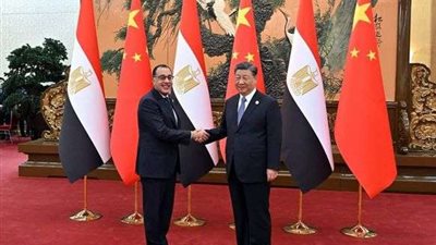 الرئيس الصيني يستقبل رئيس الوزراء المصري بقاعة الشعب الكبرى