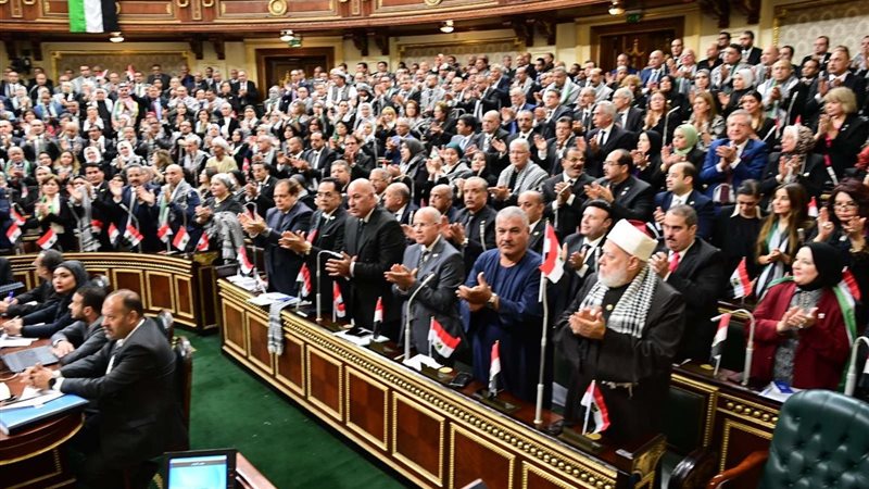 النواب يصفقون للسيسي
