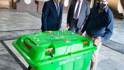 شركة تقدم 10 صناديق صديقة البيئة لجمع القمامة