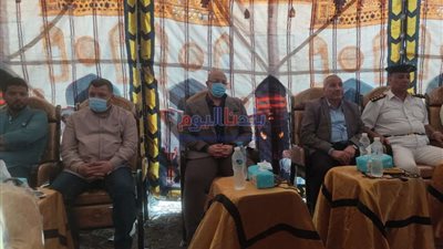 محافظ بني سويف يؤدي واجب العزاء في ضحايا حادث الطريق الإقليمي