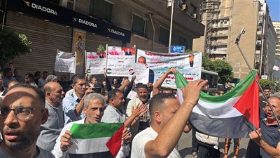 أعضاء نقابة الموسيقيين يتوجهون للمنصة لدعم أهالي غزة