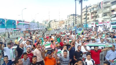 ميدان الساعة بدمياط يشهد هتافات 