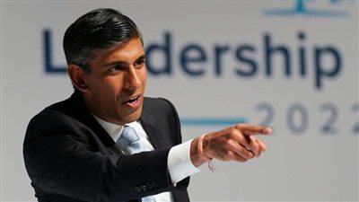 وصول رئيس وزراء بريطانيا إلى مصر للمشاركة في قمة القاهرة للسلام