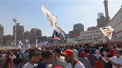 مسيرات وهتافات مُتبادلة بين أنصار 