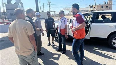طواقم الهلال الأحمر الفلسطيني تنتظر فتح معبر رفح لاستلام المساعدات لغزة