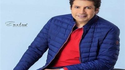 هاني رمزي يدعو المواطن المُعتدى عليه من الكمساري لحضور مسرحية 