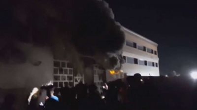 مصرع 21 شخصا وإصابة 30 آخرين في حريق مركز عزل بالعراق (فيديو)