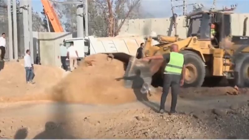 المعدات المصرية تباشر