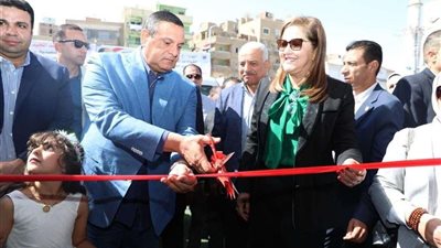 وزراء التنمية والتخطيط والإسكان ومحافظ السويس يفتتحون منفذ بيع السلع الغذائية بحي الأربعين