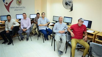 تطبيقاً للتحول الرقمي...جامعة سوهاج تستكمل برامجها التدريبية للجهاز الإداري عن الحاسب الآلي