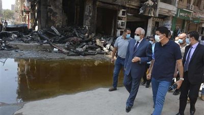 محافظ الجيزة يتفقد موقع حريق محل للسجاد بعقار 