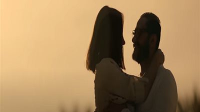 شاهد.. الكليب المتسبب في أزمة تامر حسني وحلا شيحة