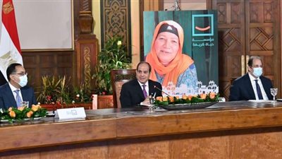 الرئيس السيسي يجتمع مع رجال الأعمال المصريين المشاركين في 