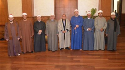 بدء توافد القراء بمقرأة الكبار برواية ورش بمسجد الحسين