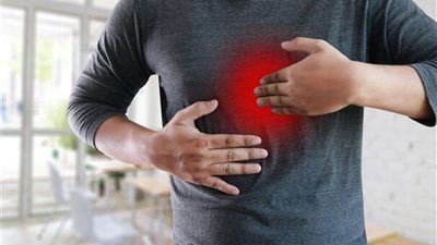 التدخين سبب رئيسي.. أعراض و أسباب ارتجاع المريء