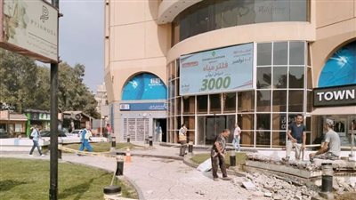 حي المعادي يوقف أعمال مخالفة بمول شهير ورفع عربة مشروبات بشارع الخمسين