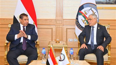 لتقديم التهنئة.. النائب العام يستقبل رئيس مجلس الدولة