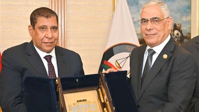لتهنئته بمنصبه الجديد.. النائب العام يستقبل رئيس مجلس الدولة