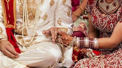 عروس تطلب الشرطة لعائلتها وعريسها في يوم الزفاف.. تفاصيل