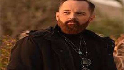 الفنان محمد محمود عبد العزيز يعلن وفاة خاله