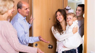 مع اقتراب العيد.. تعرف على أصول وقواعد الزيارات