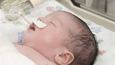 النيابة تطلب تحريات حول العثور على طفل رضيع بجوار أحد المساجد بالجيزة