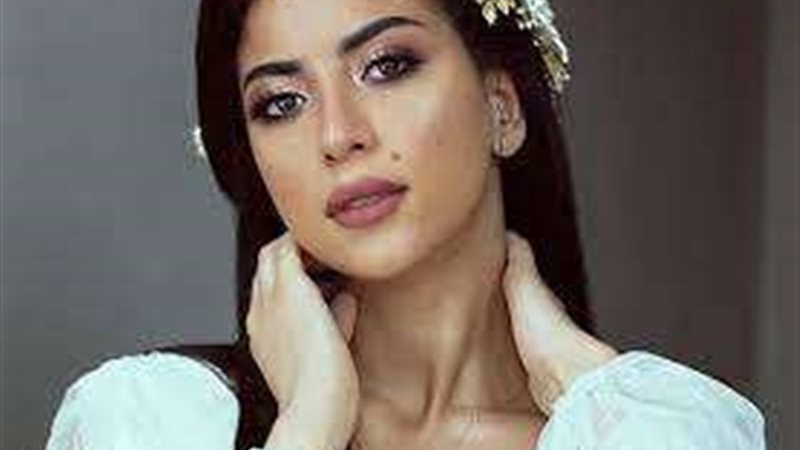 الفنانة كارولين عزمي