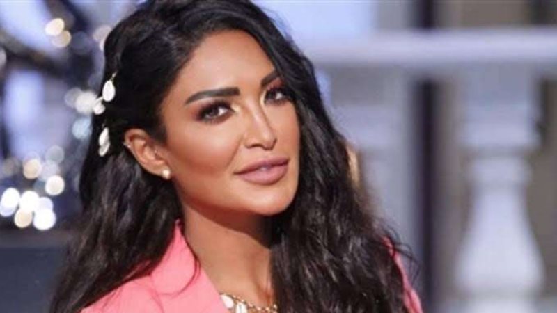 الإعلامية سالي عبد