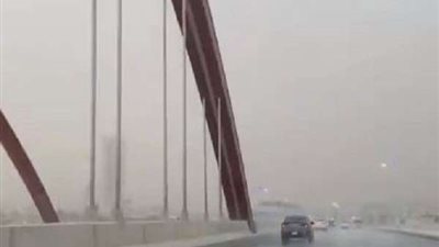 بالفيديو.. أمطار وسيول وسحب رعدية في الرياض