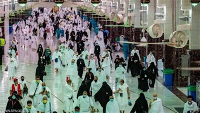 بالصور.. بدء توافد الحجاج إلى المسجد الحرام