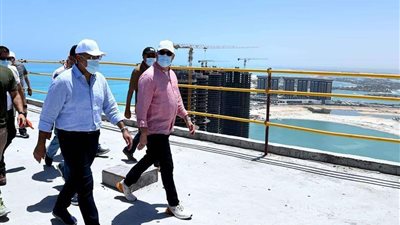 بالصور | رئيس الوزراء يتفقد أبراج مارينا العلمين والمنطقة الشاطئية الترفيهية