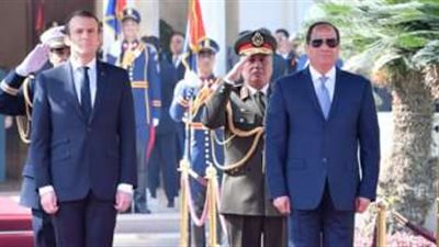 الرئيس السيسي يستقبل «ماكرون» في قصر الاتحادية