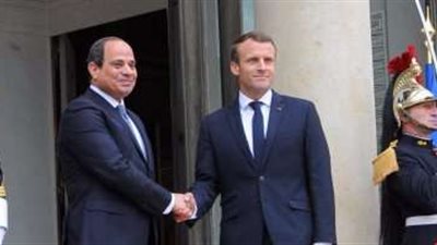 السيسي يستقبل نظيره الفرنسي في قصر الاتحادية..فيديو