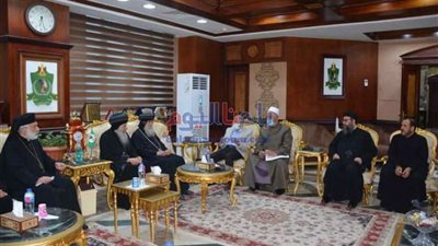 محافظ المنيا يستقبل وفد من القساوسة والمطارنة