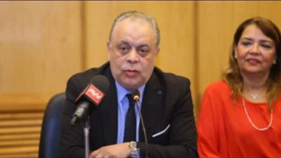 أشرف زكي : ليس لدي معلومات عن الحالة الصحية للفنانة ياسمين عبد العزيز