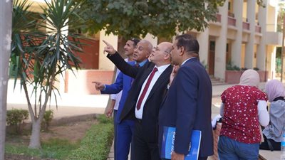 رئيس جامعة سوهاج يتفقد التجهيزات النهائية لمبنى كلية الدراسات العليا والبحوث البيئية