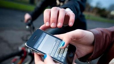 فييو مثير.. سائحة تتعرض للسرقة بطريقة غريبة.. شاهد كيف ردت!