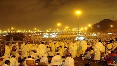 حجاج بيت الله الحرام يبيتون في مزدلفة استعدادًا لأداء أعمال يوم النحر