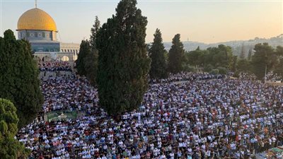 أكثر من مئة ألف مصل يؤدون صلاة عيد الأضحى بالمسجد الأقصى