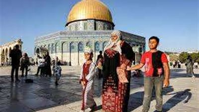 سلطات الاحتلال تسمح لمن تجاوز الـ75 عام فقط من الصلاة في المسجد الاقصي