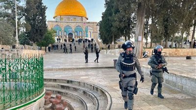 «القاهرة الإخبارية»: قوات الاحتلال منعت دخول المصلين إلى المسجد الأقصى