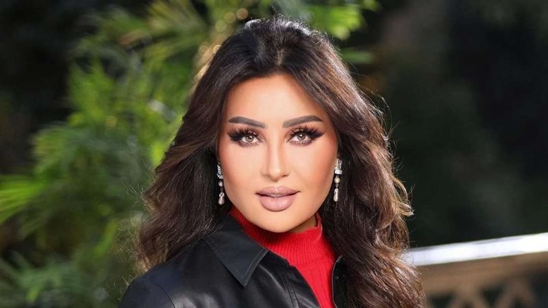 الفنانة لطيفة