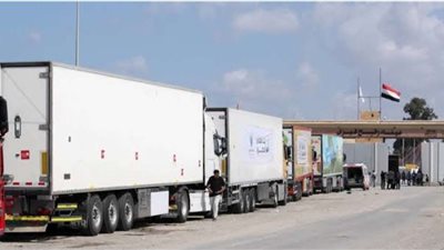 قافلة المساعدات السادسة تفرع حمولاتها وتعود إلى معبر رفح